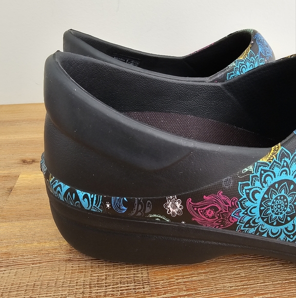 CROCS Neria Pro II Graphic Slip On Clogs - Picture 3 of 10